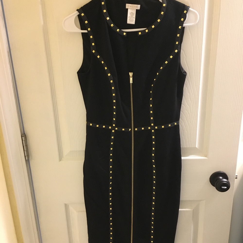 Cache Black dress with gold metal accent 🔸